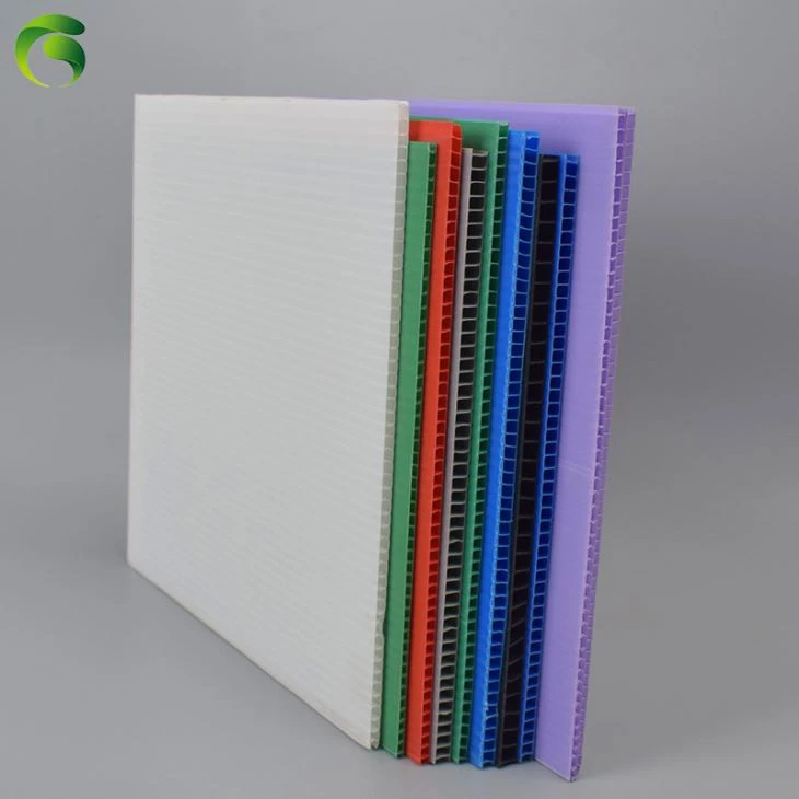 Fogli di plastica ondulati colorati